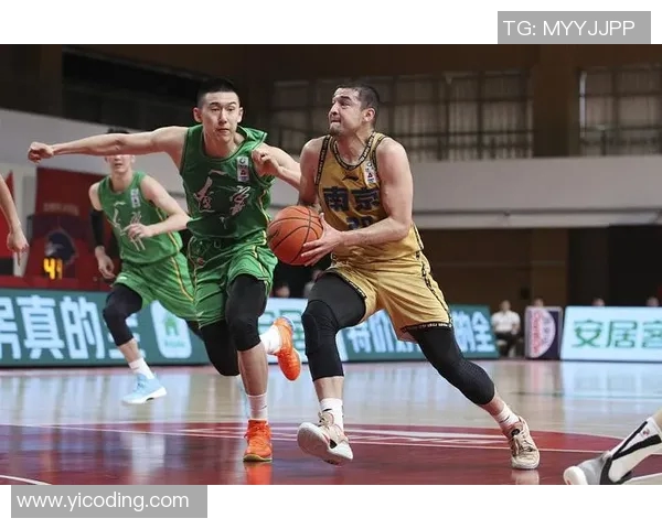 以中锋为核心构建球队战术体系探析与实践路径